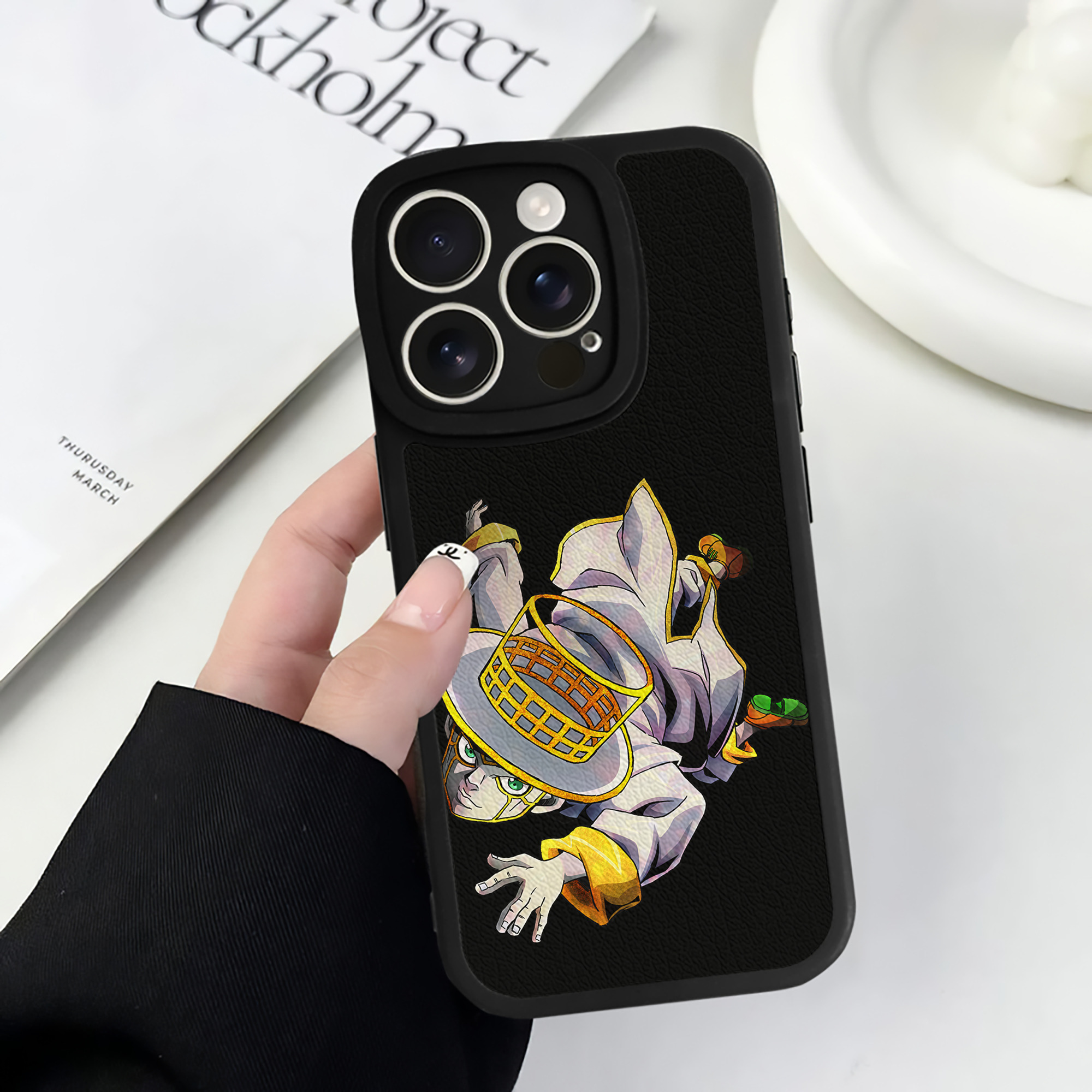 （画像用） ジョジョの奇妙な冒険 岸辺 露伴（きしべ ろはん） JoJo's Bizarre Adventure Rohan Kishibe 【iPhone 16シリーズ対応】シリコンスマホケース（レザー調） 材質：シリコン